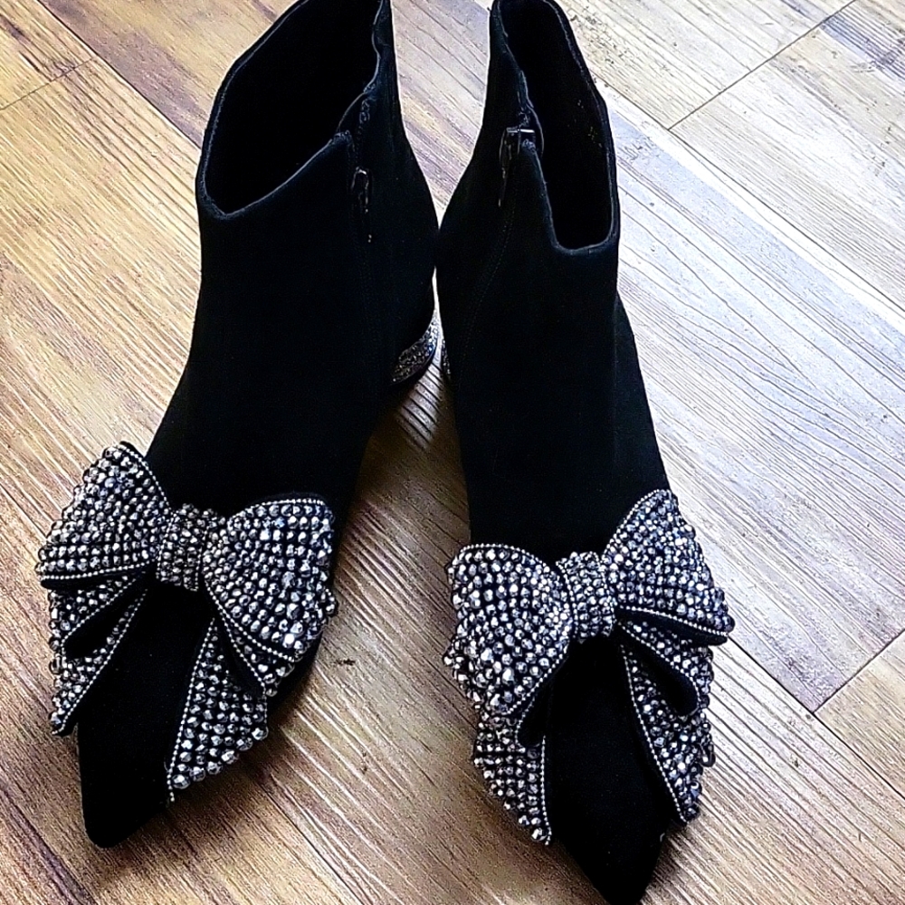 Jeffrey Campbell, size 6, Black w/rhinestones